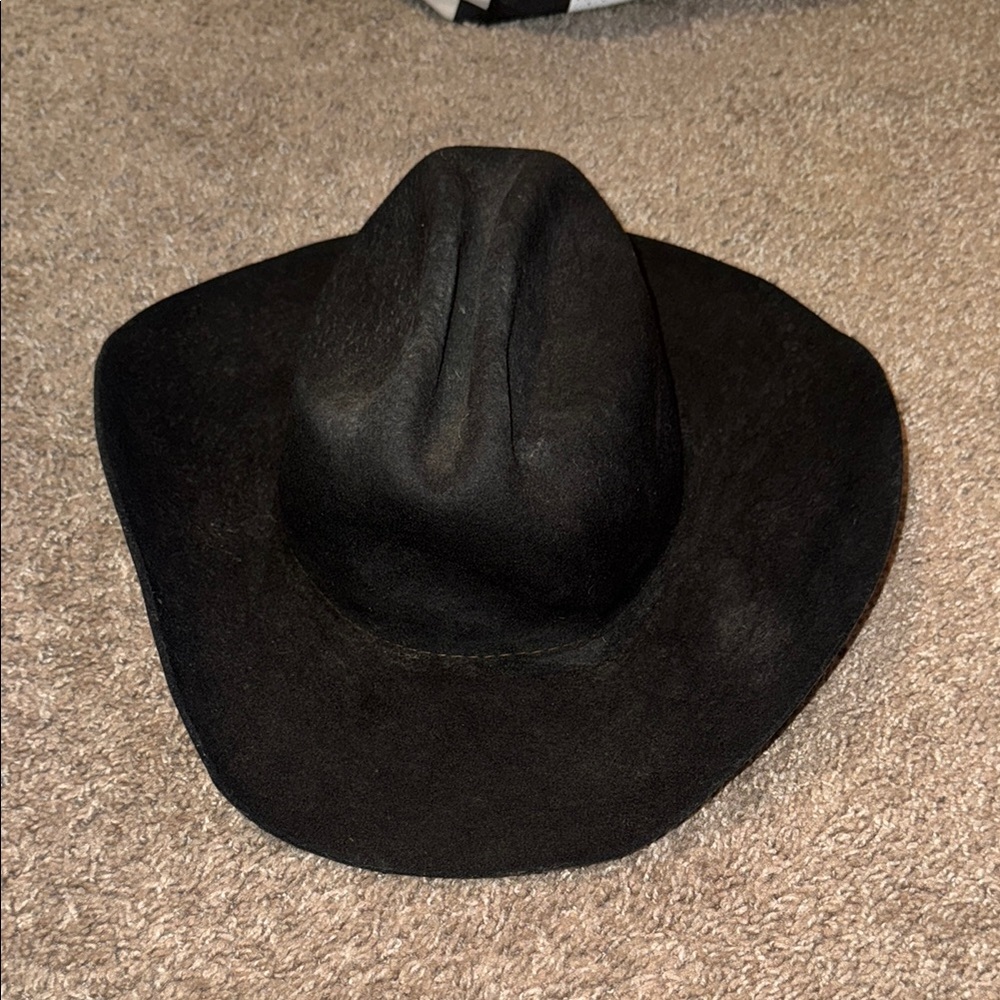 Black Wide-Brimmed Cowboy Hat